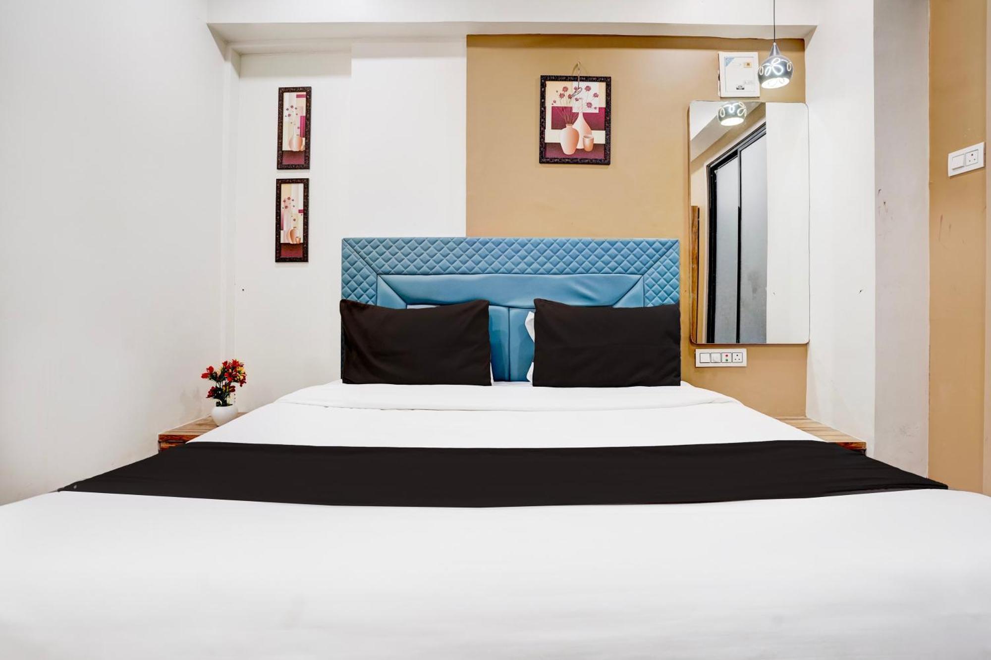 Super Collection O Vesu Surat Formerly Hotel Signature Esterno foto