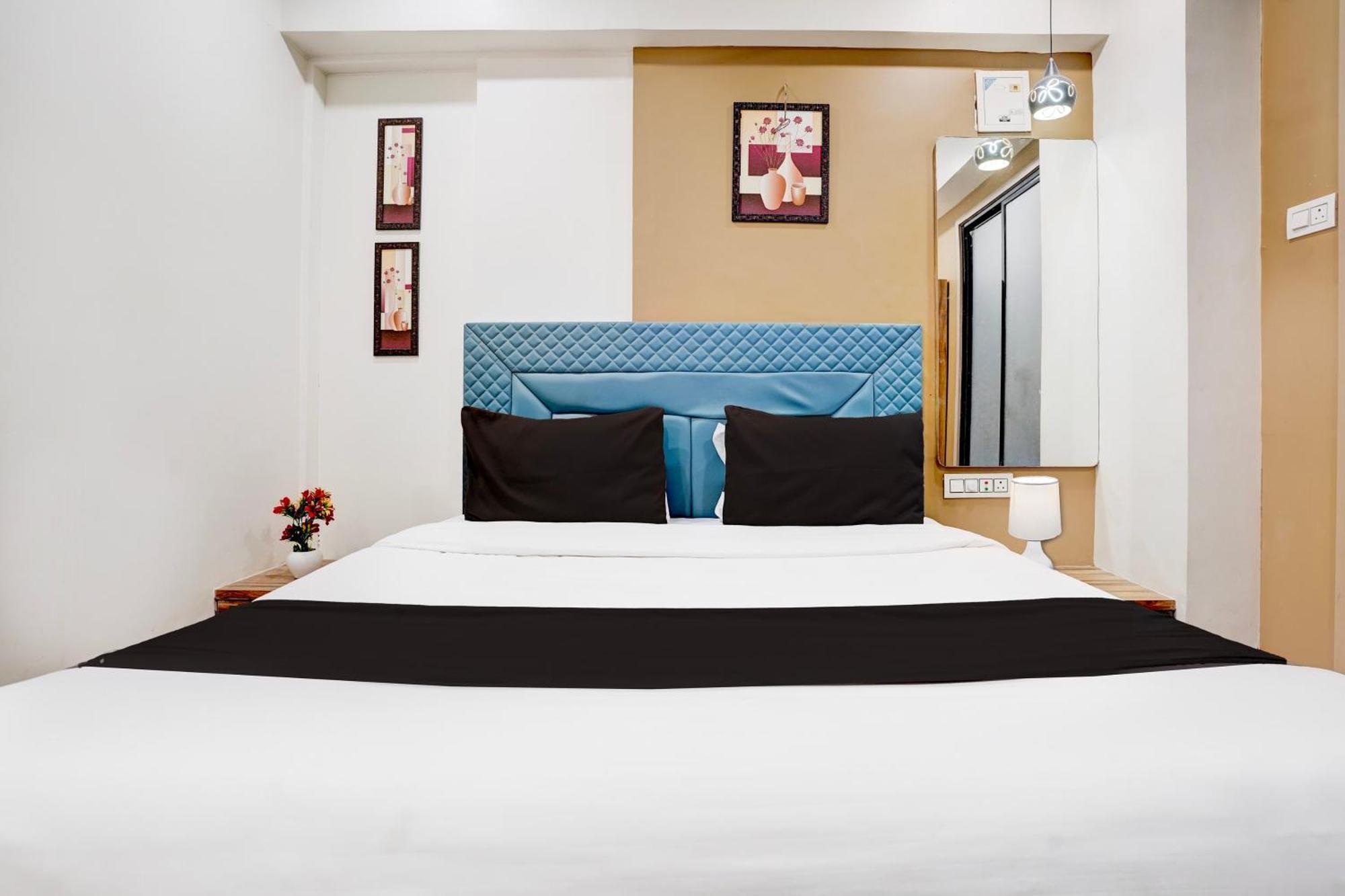 Super Collection O Vesu Surat Formerly Hotel Signature Esterno foto